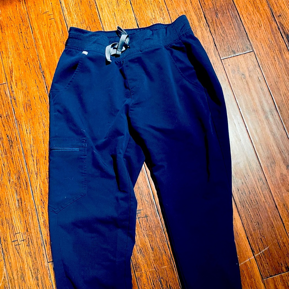 Figs pants small tall